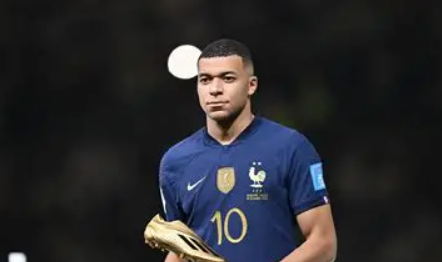 西甲国家德比皇马力克巴萨：姆巴佩破门后社媒发声庆胜利