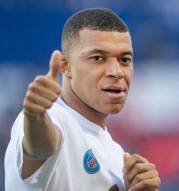 西甲国家德比皇马力克巴萨：姆巴佩破门后社媒发声庆胜利