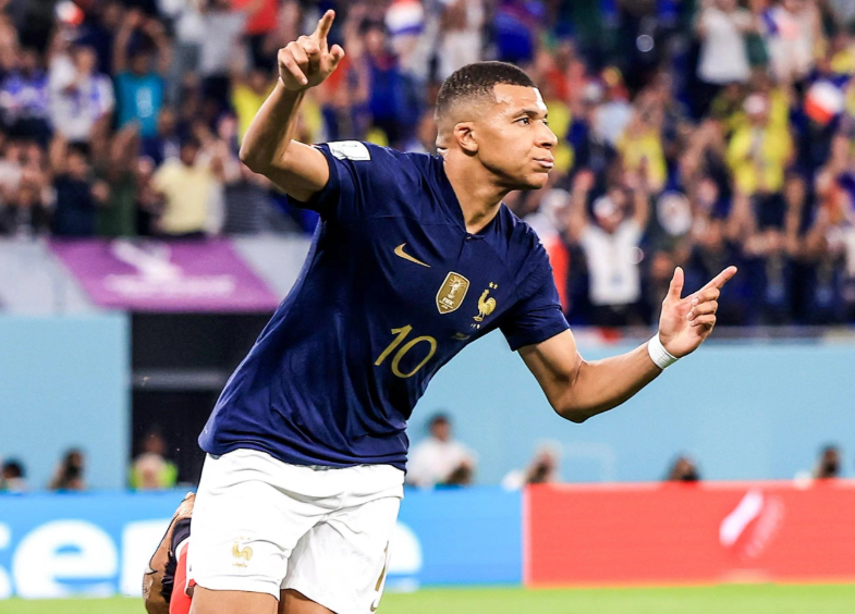 西甲国家德比皇马力克<a href='/news/tag/258.html' style='color: blue;'>巴萨</a>：姆巴佩破门后社媒发声庆胜利