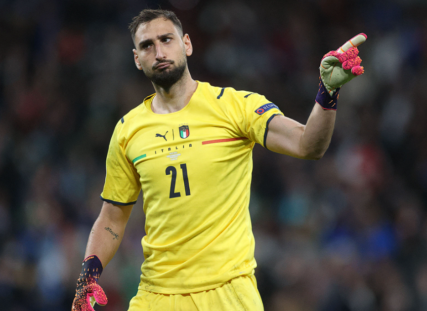 多纳鲁马：哈兰德助力加盟曼城，英超征程感恩同行